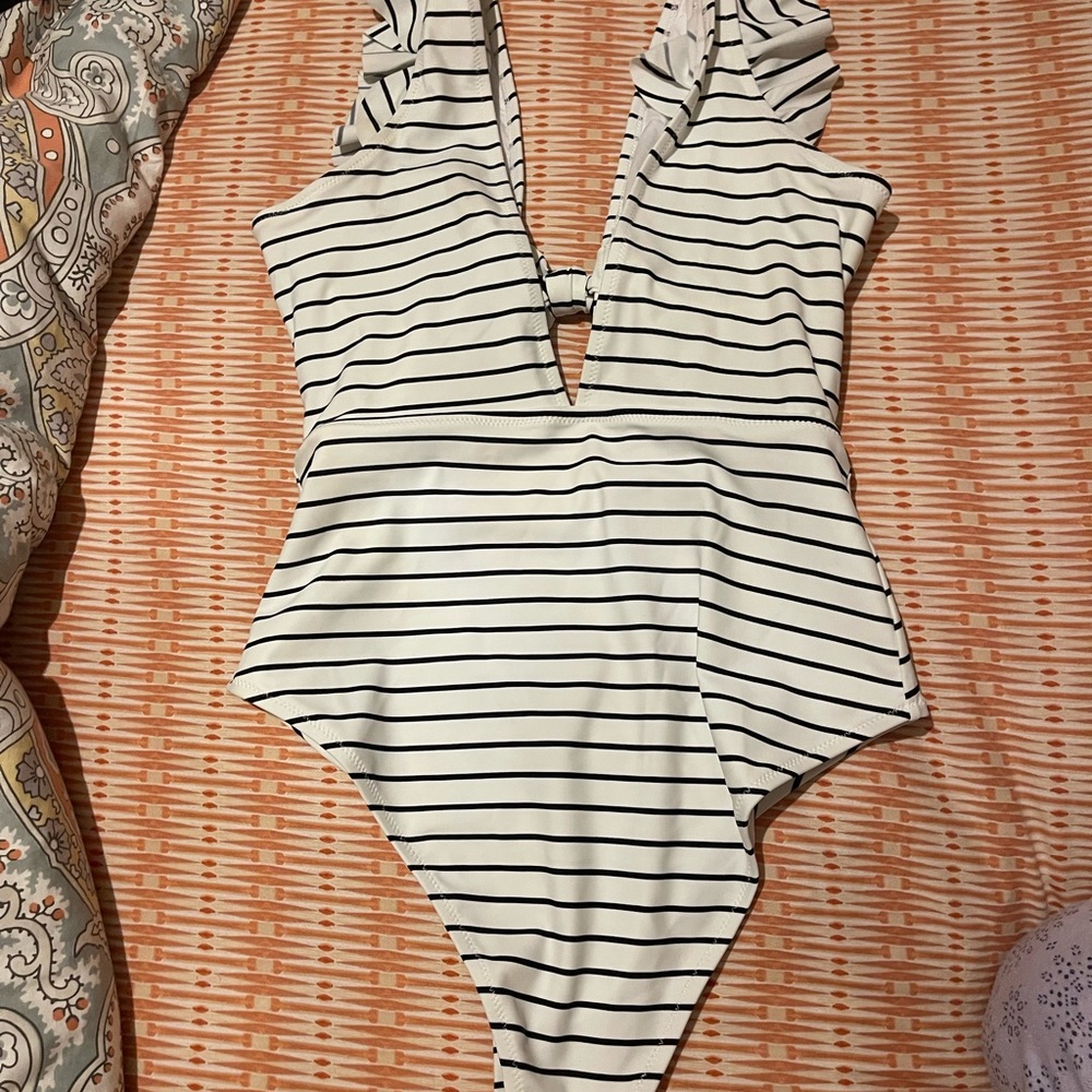 Cupshe Striped Ruffle Swimsuit - Picture 3 of 8